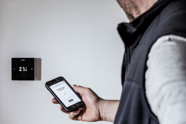 Inteligentny regulator pokojowy NEA SMART 2.0